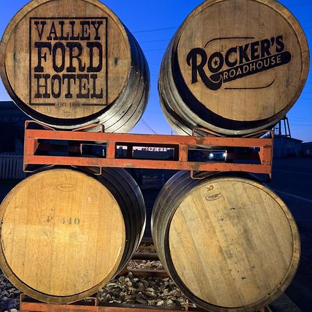 Valley Ford Hotel Exterior foto
